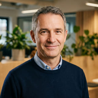 James Mitchell, functie van Chief Executive Officer bij Distel Rentborg, headshot